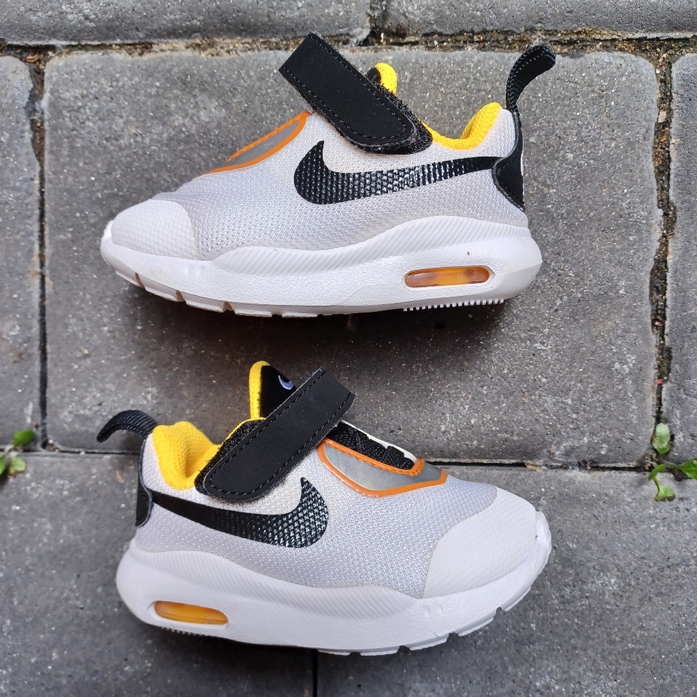 Nike Air Max Oketo D2N Infant Sneaker,Size 4C, White Laser Orange